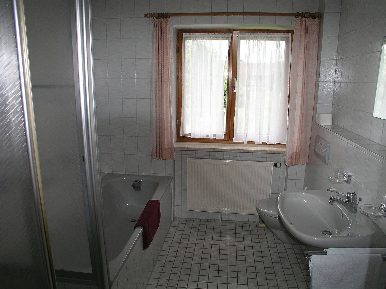 Ganze Wohnung, Ferienwohnung 4 mit Gemeinschaftsterrasse, Gemeinschaftsgarten und Wi-Fi in Wasserburg (Bodensee), Bayerisch Schwaben