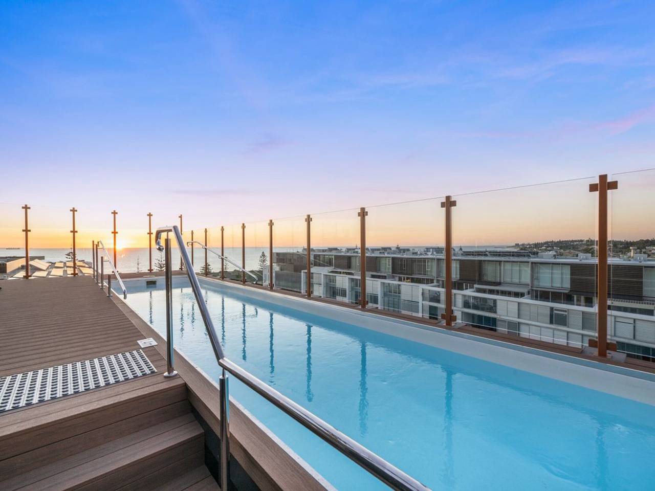 Entire apartment, Coastal Apartment with Rooftop Pool in North Fremantle, Perth