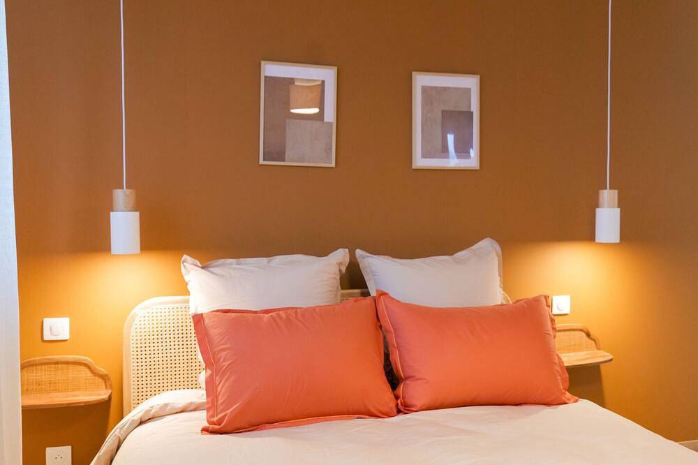 Mid-Century Stay in Val-d'Ajol with Parking and Pets Welcome in Le Val-d'Ajol, Parc naturel régional des Ballons des Vosges