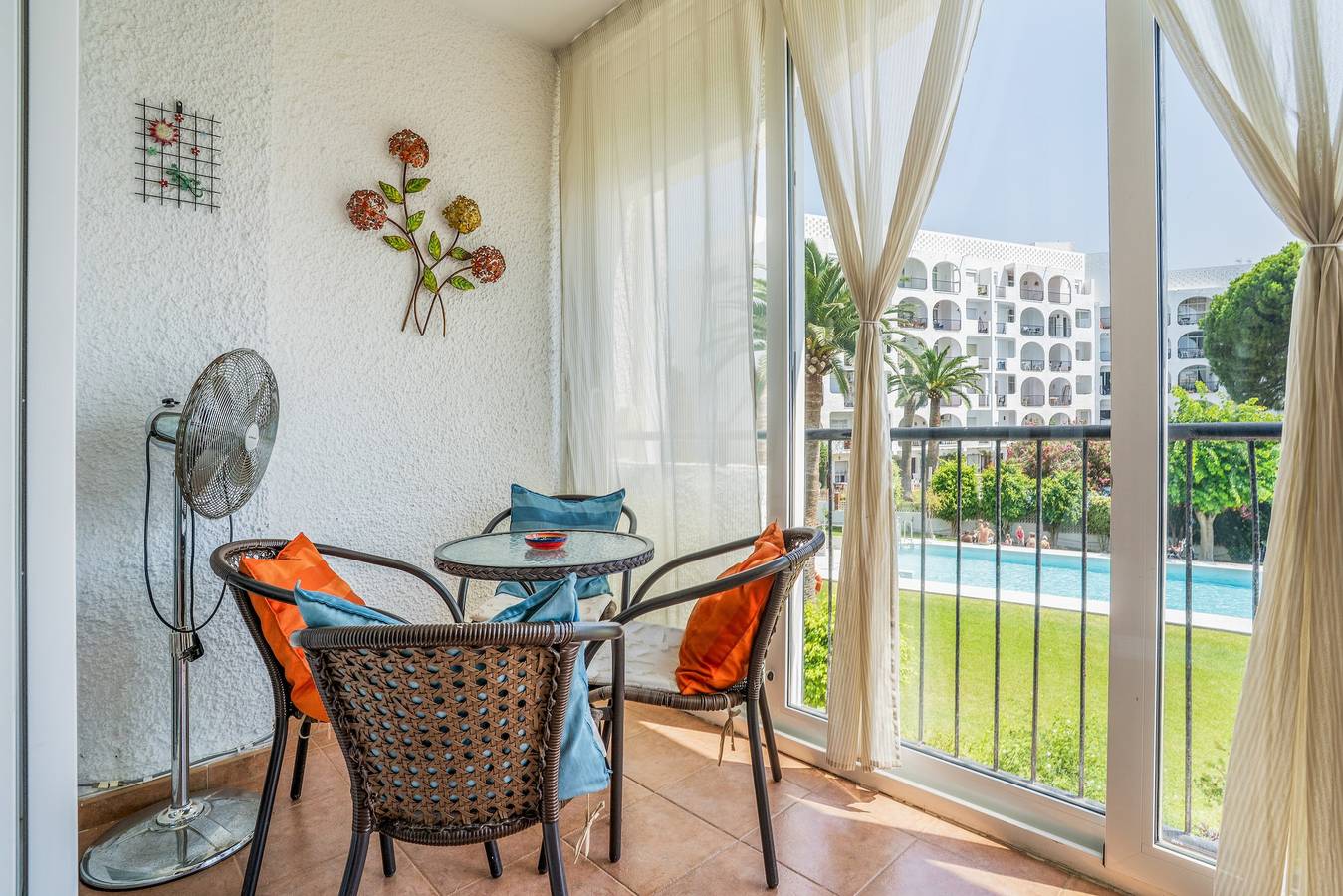 Ganze Wohnung, Apartment "Carabeo 23" mit Meerblick und direktem Zugang zum Strand in Nerja, Cordillera Penibética