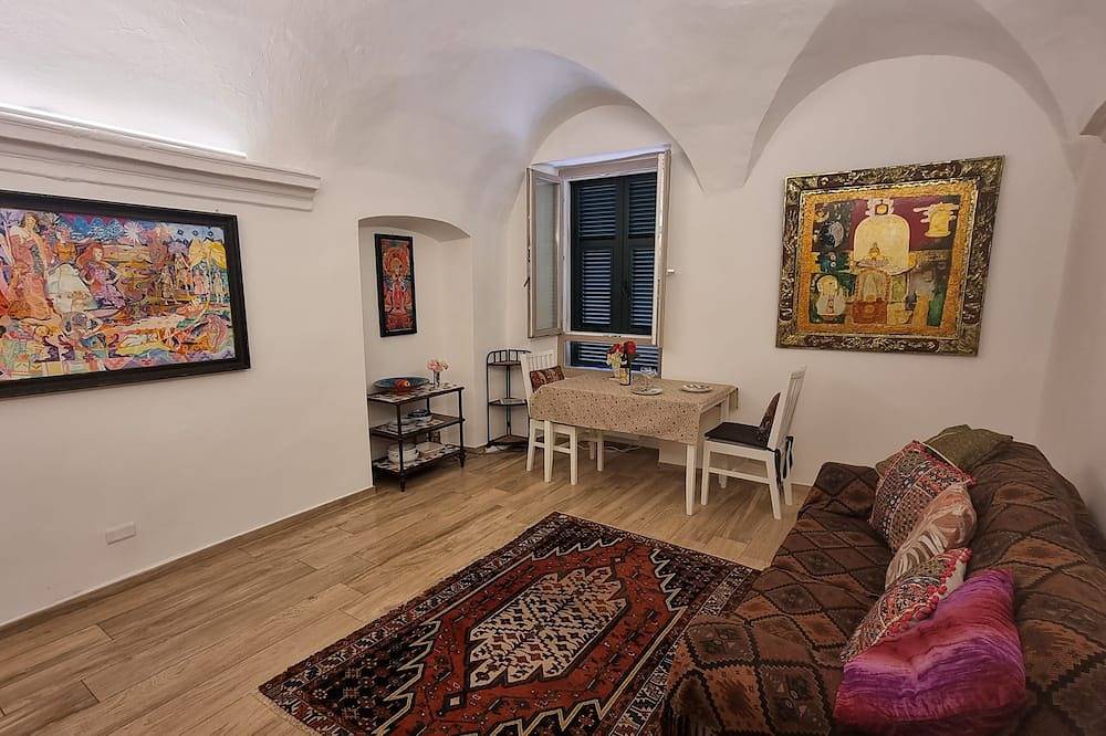 Ganze Wohnung, Beautifully restored romantic apartment in the centre of historic Dolcedo in Dolcedo, Dolcedo Gemeinde