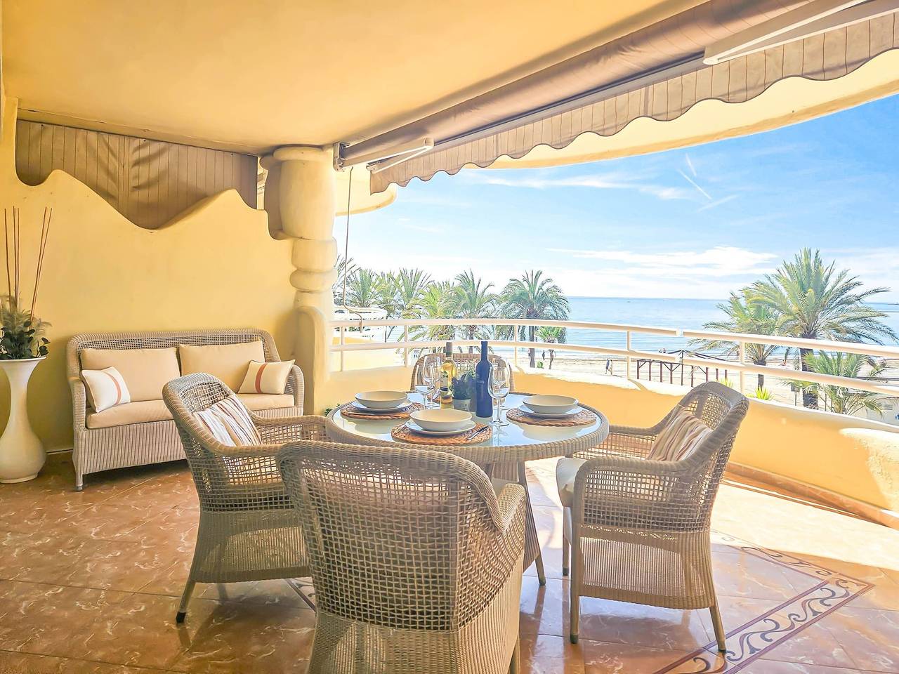 Entire apartment, Beachfront property in Benalmadena marina in Benalmádena Costa, Benalmádena