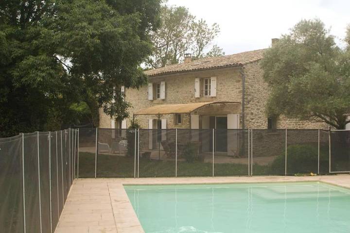 Gîte pour 10 personnes, avec piscine, animaux acceptés à Villegly