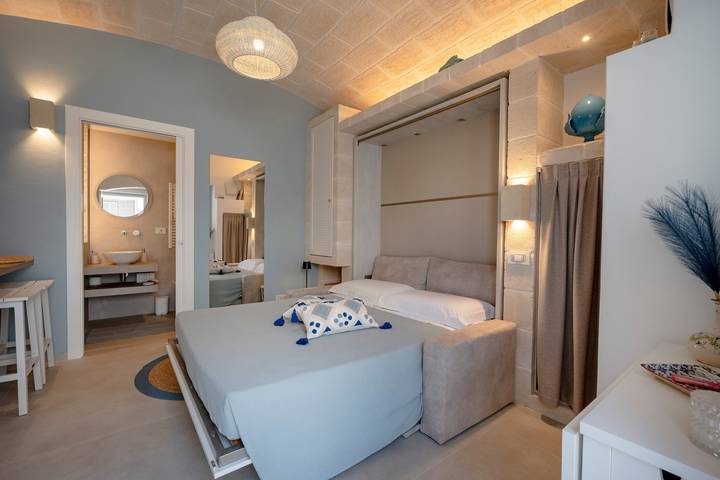 Entire studio, Studio Apartment 'Dimora Sofia, Charming House' with Wi-Fi and Air Conditioning in Savelletri, Fasano