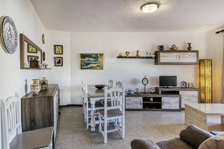 Apartamento entero, Apartamento 'Sol Y Mar 2 Dorm Playa Riells' con balcón in La Escala, Alt Empordà
