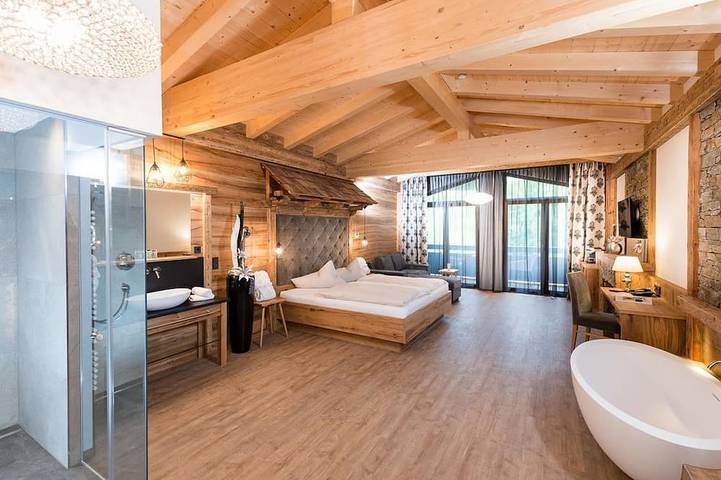 Chalet für 2 Personen, mit Whirlpool und Pool sowie Terrasse und Sauna in Seefeld in Tirol
