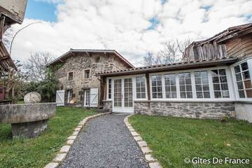 Gîte pour 4 personnes, avec jardin dans Chappes (Puy-de-Dôme)