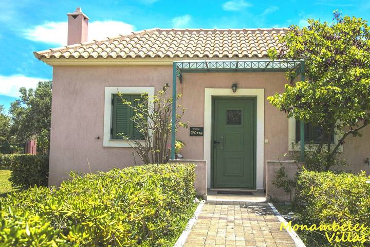 Chalet para 4 personas, con balcón además de jardín y piscina - 1