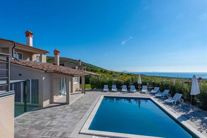 Villa pour 10 personnes, avec vue ainsi que terrasse et piscine, animaux acceptés - 1