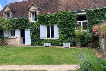 Gîte pour 9 personnes, avec jardin et piscine à Saint-Claude-de-Diray