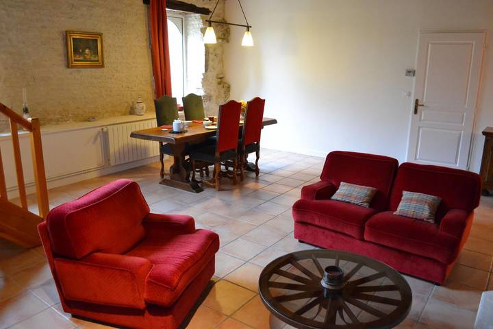 Gîte pour 4 personnes, avec terrasse ainsi que piscine et jardin à Saint-Cybardeaux - 4