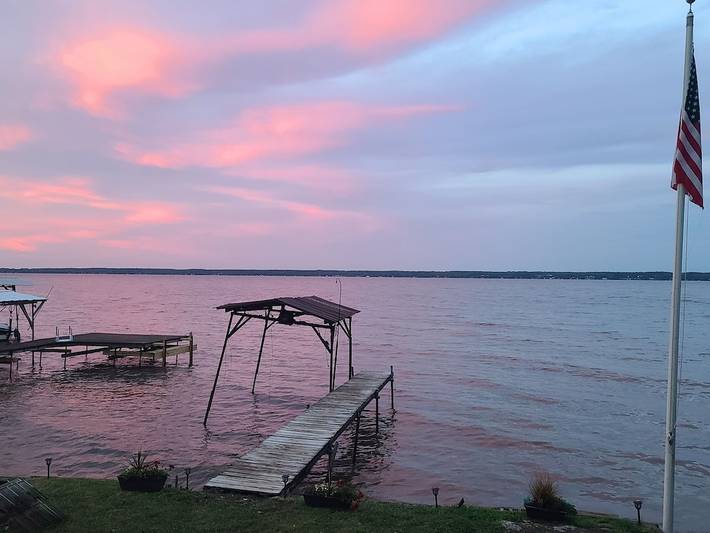 Cabin for 7 people, with terrace and yard in Seneca Lake