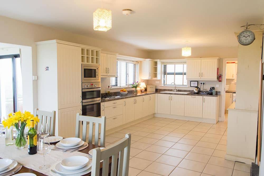 Lussuosa casa di famiglia con una vista spettacolare vicino a negozi, pub e spiagge in Contea di Clare (Irlanda)