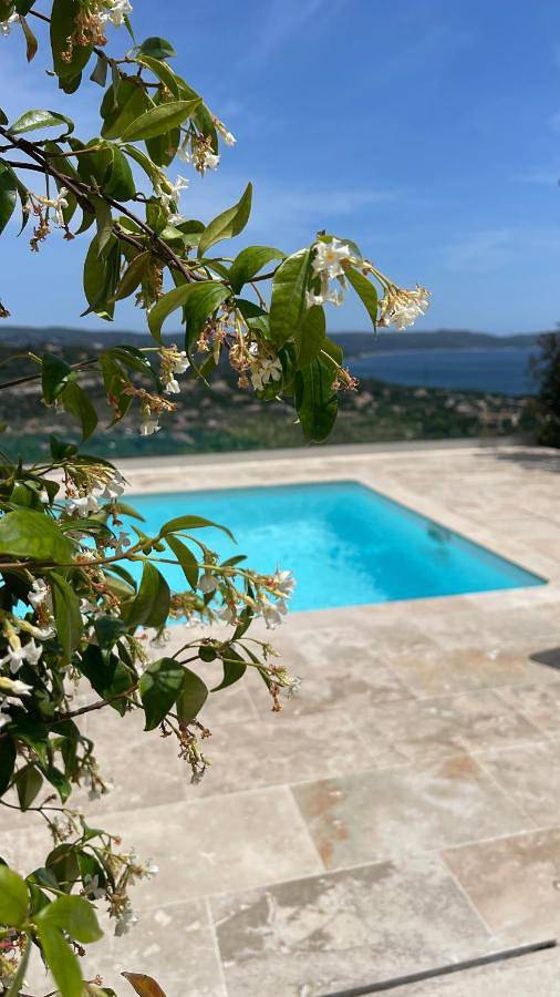 Villa Cacharelle Vue Mer Piscine in Cavalaire-sur-Mer, Côte méditerranéenne (France)