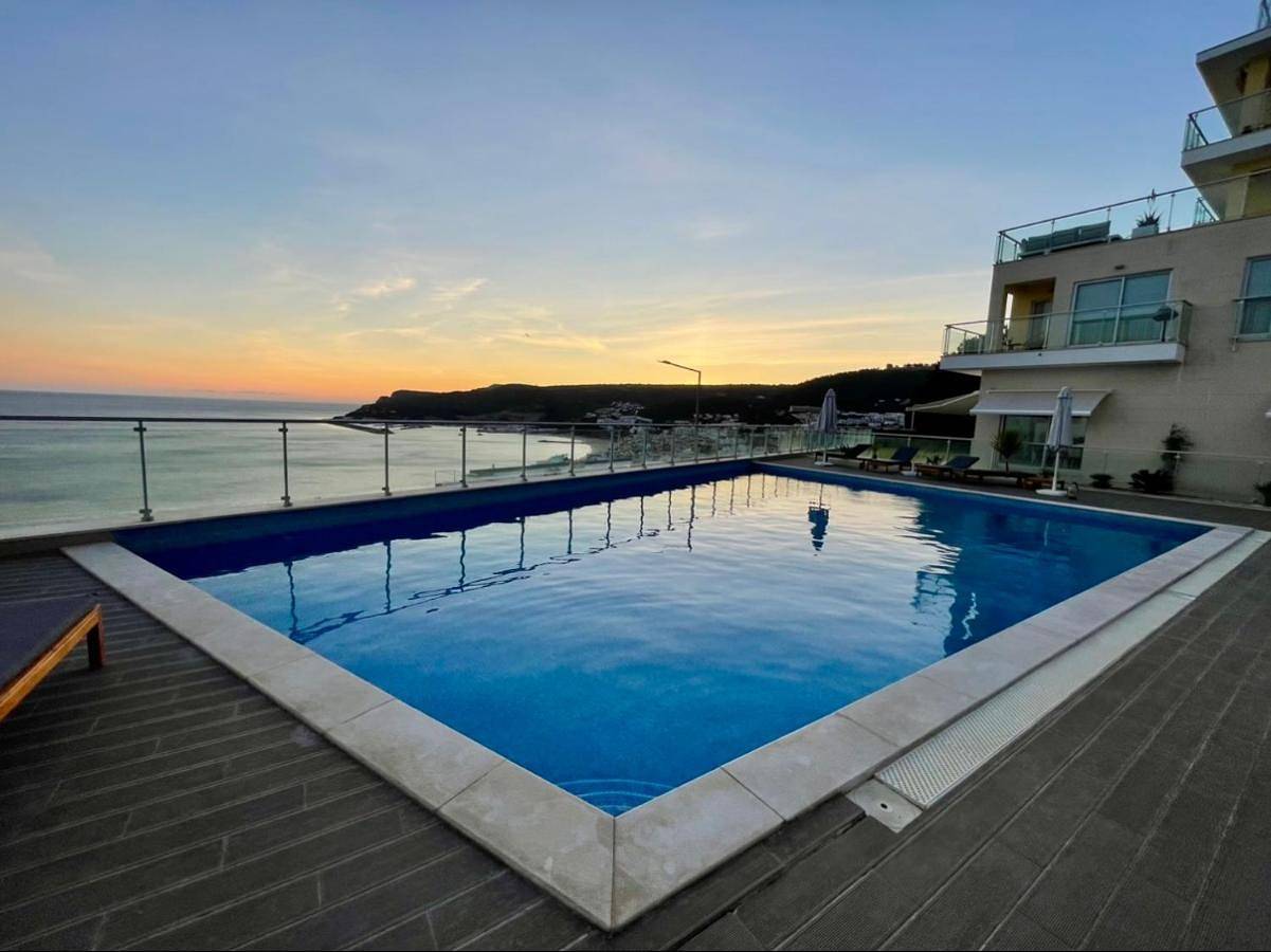 Apartamento inteiro, Two-Bedroom Apartment in Praia da Califórnia, Sesimbra