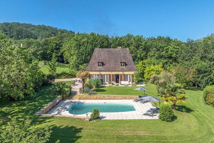 Location de vacances pour 8 personnes, avec Terrasse ainsi que Jardin et Piscine à Siorac-en-Périgord