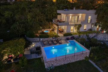 Villa pour 8 Personnes dans Gornje Sitno, Dalmatie continentale, Photo 1