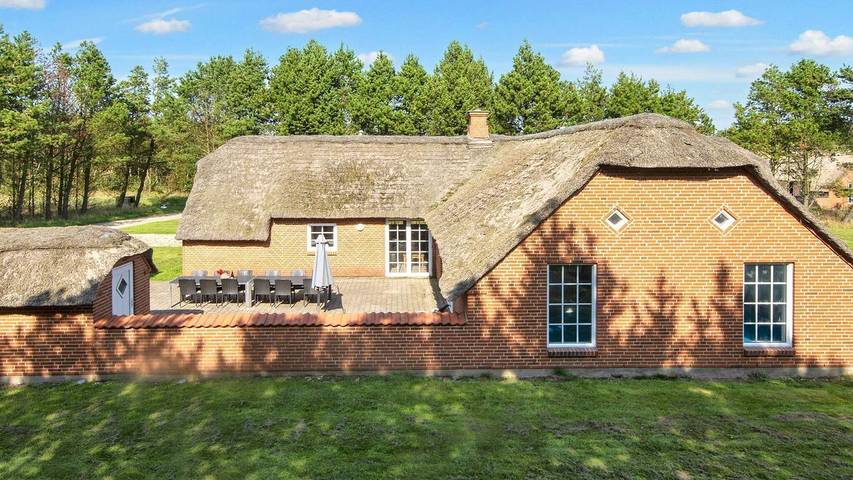 Ferienhaus für 16 Personen, mit Whirlpool und Pool sowie Sauna, mit Haustier in Vedersø Klit