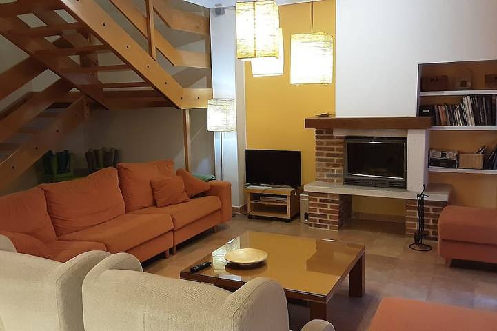 Casa rural (alquiler íntegro) La Alcubilla para 10-12 personas in Astudillo (desambiguación), Provincia de Palencia