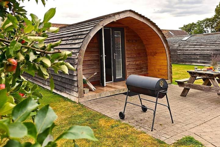 Glamping for 2 people, with pets in Staffordshire