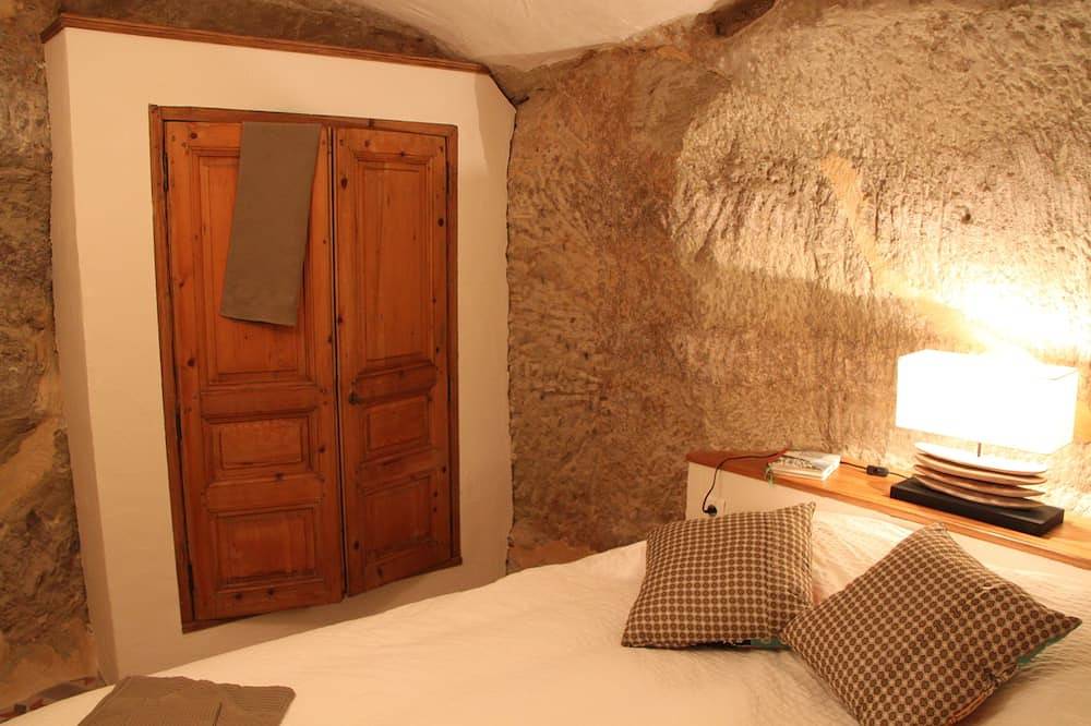 Ganze Wohnung, Schönes und authentisches Dorfhaus mit Aussicht in herrlicher Lage in Lacoste, Regionaler Naturpark Luberon