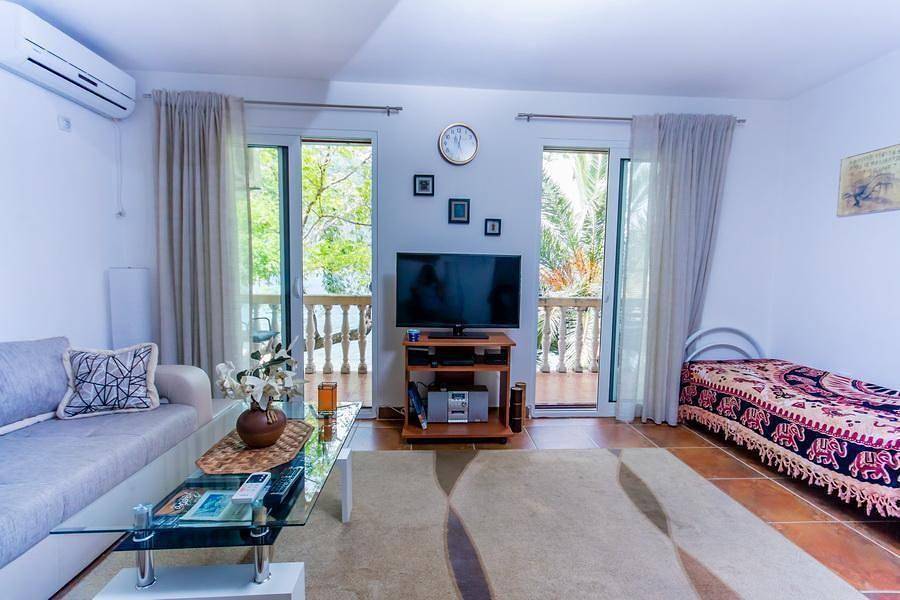 Cały apartament wypoczynkowy, Holiday apartment by the sea with terrace in Dobrota, Opština Kotor