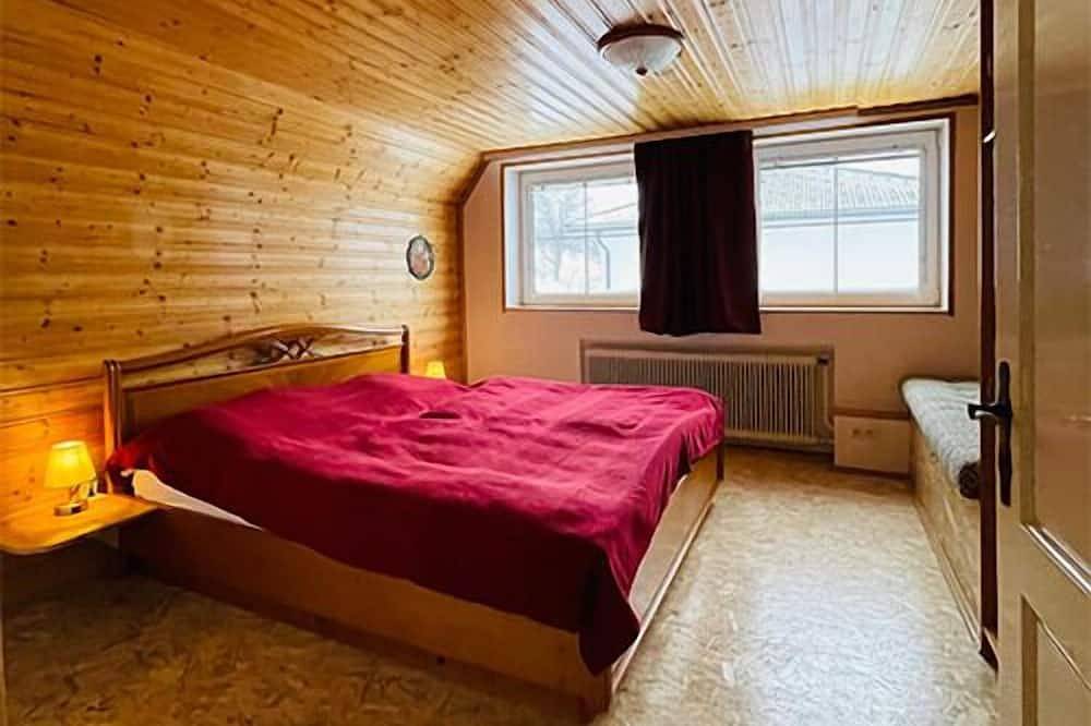 Ganze Wohnung, Gemütliche Ferienwohnung (62qm) in sonniger Lage direkt am Wanderweg in Puchberg am Schneeberg, Wiener Alpen in Niederösterreich Region
