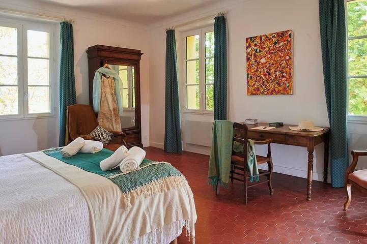 This castle is a 9 bedroom(s), 4 bathrooms, located in Néoules, Provence-Alpes-Côte d'Azur. in Néoules, Côte méditerranéenne (France)