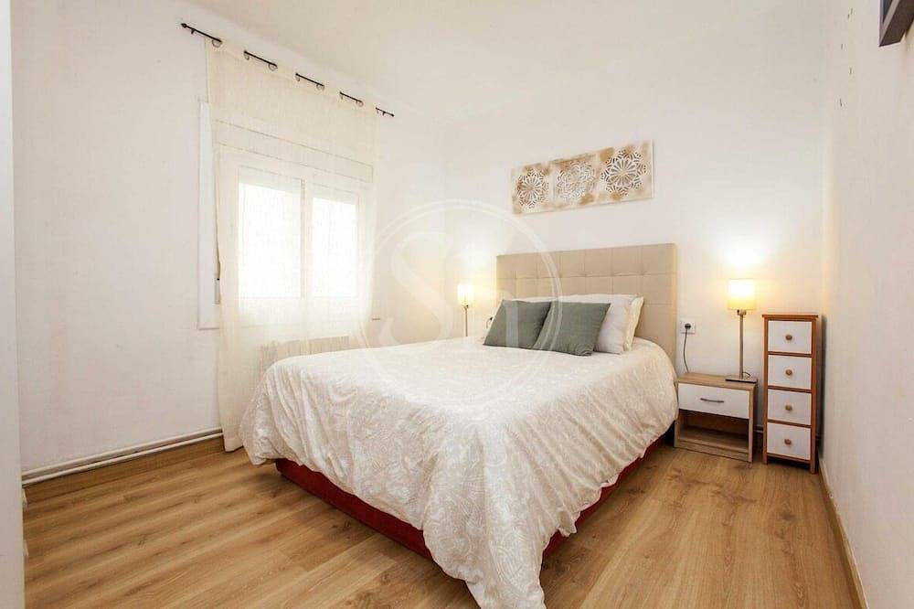 Entire apartment, Apartments Les Corts for 4 in Sant Adrià de Besòs, Barcelonès