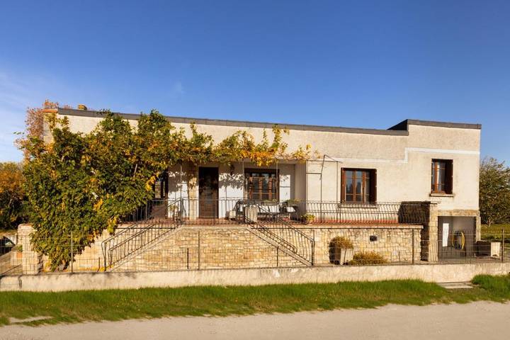 Location de vacances pour 7 personnes, avec Balcon ainsi que Terrasse et Jardin dans Bram