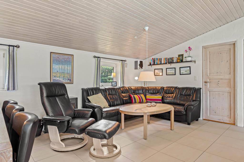 Großartiges Ferienhaus mit Pool und Infrarotsauna für 8 Personen in Blavand, Varde