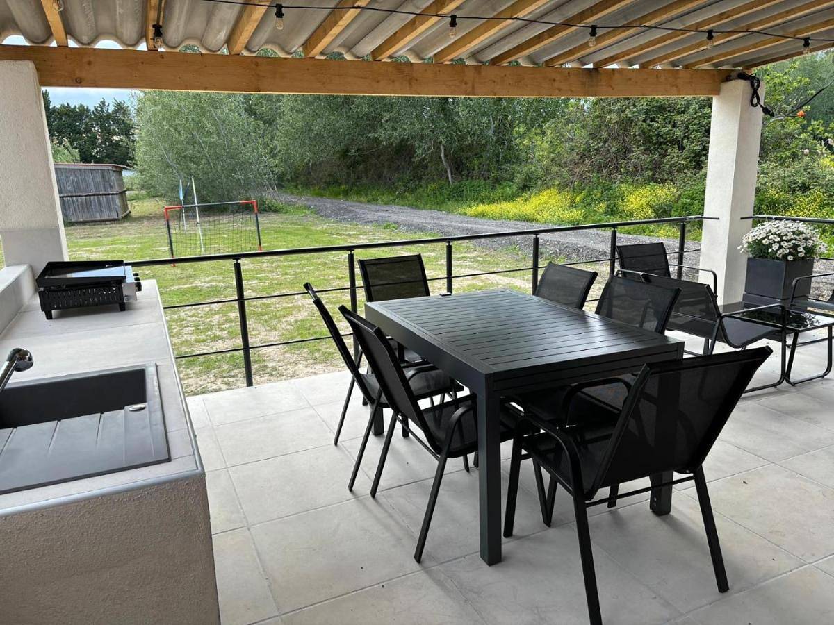Location de vacances en campagne avec accès piscine in Beaucaire, Région de Nîmes