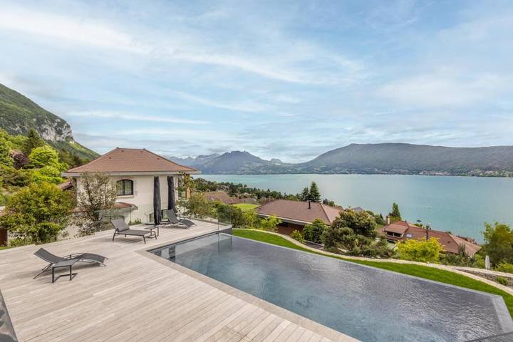 Villa pour 8 personnes, avec vue et piscine ainsi que terrasse et vue sur le lac à Veyrier-du-Lac - 2