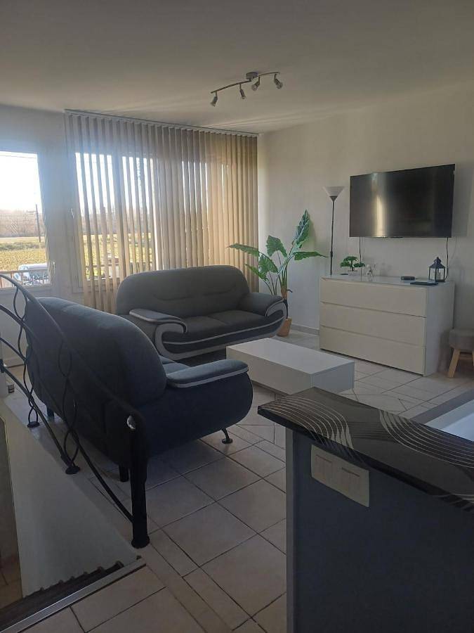 Gîte pour 6 personnes, avec Balcon ainsi que Terrasse et Jardin à Dissay