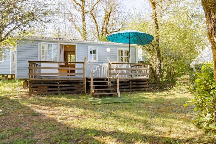 Glamping for 6 people, with garden and children pool, with pets in Dordogne
