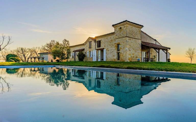 Maison de vacances pour 8 personnes, avec Terrasse et Jardin ainsi que Piscine et Sauna à Mas-d'Auvignon