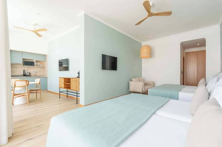 Sophisticated Studio w/ Balcony near Ocean – Peaceful Relaxation with Breakfast! in Porto Moniz, Madeira