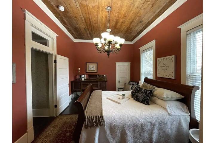 Vacation rental for 14 people, with terrace and yard, with pets in Waco