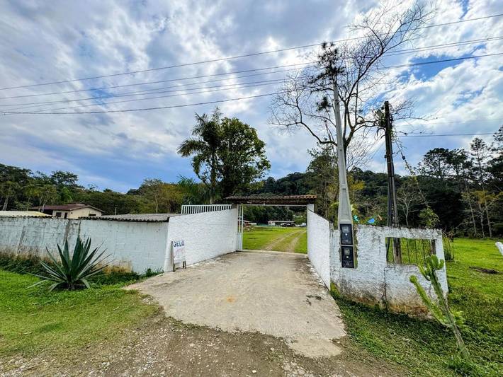 Casas e apartamentos de temporada para 2 pessoas, com jardim e piscina e ainda vista, com animais de estimação em Peruíbe