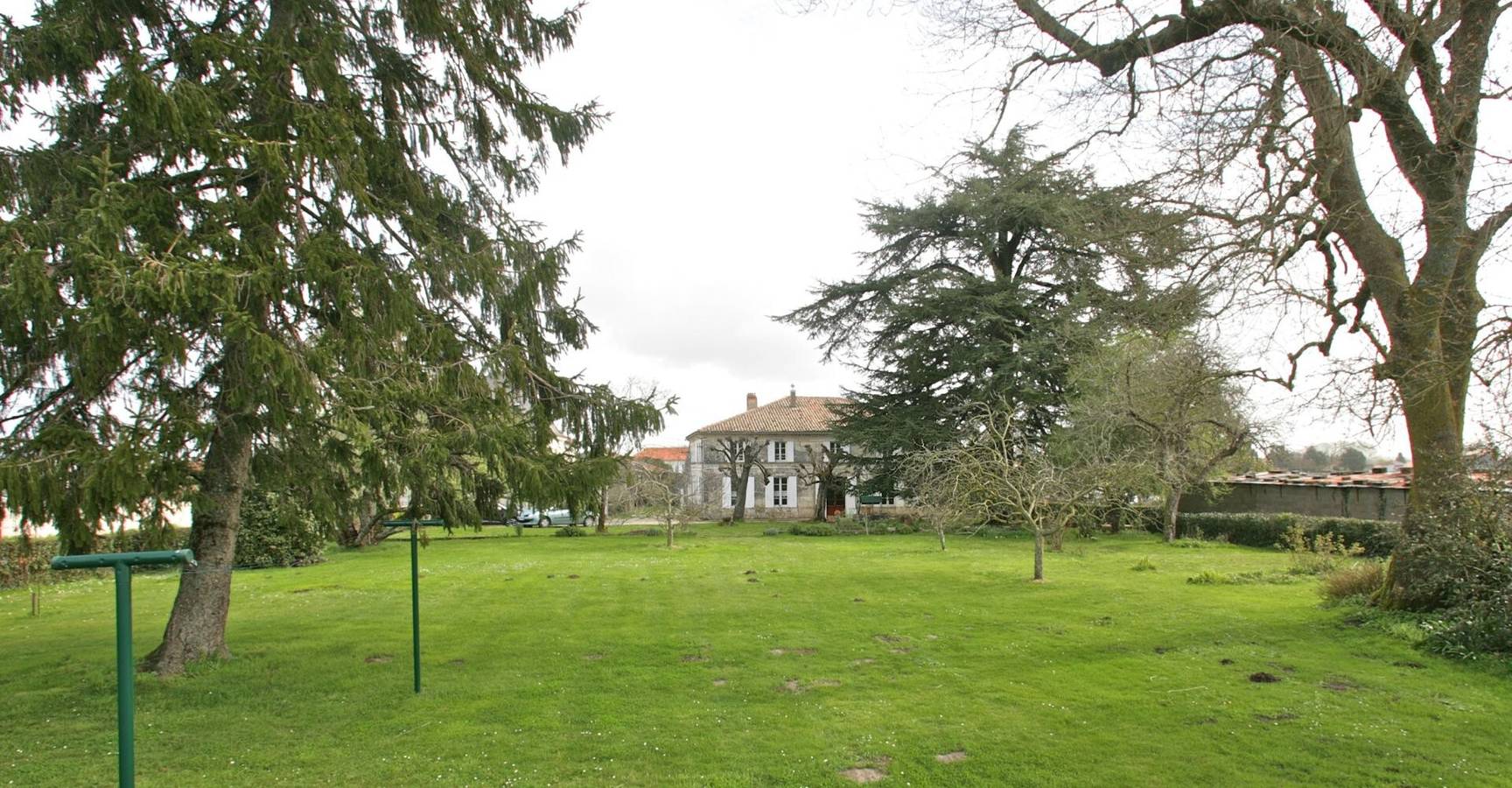 Charmantes Familienhaus von 1880 in der Charente-Maritime, Nähe Atlantikküste in Boutenac-Touvent, Saintes und Umgebung