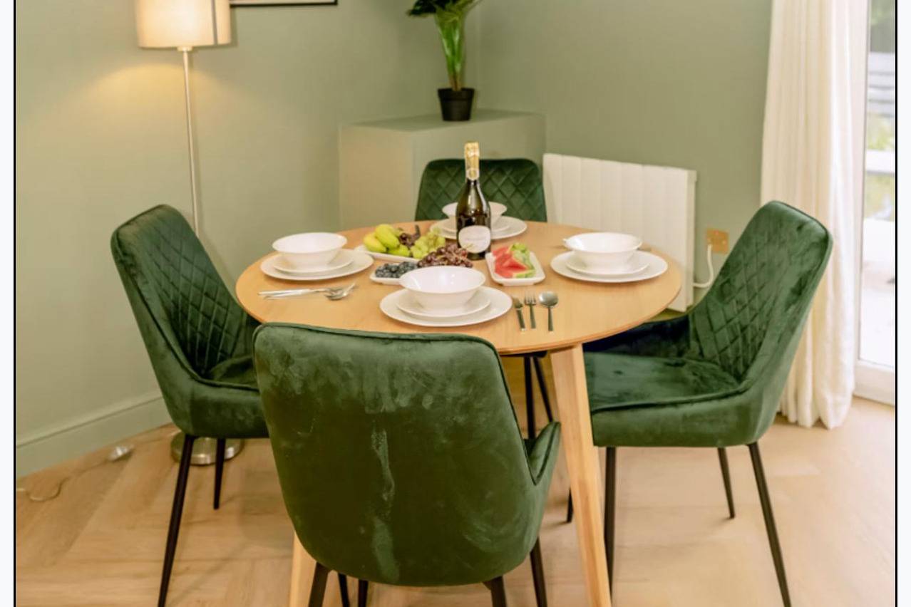 Entire holiday apartment, 2 Bed Apartment Sleeps 4 - Pets Welcome in Carbis Bay, Cornwall