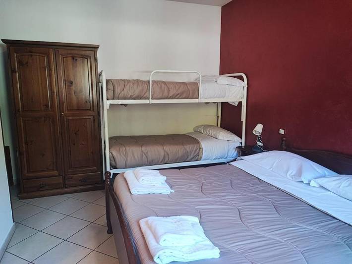 Hotel per 2 persone, con panorama e balcone nonché giardino in Celano