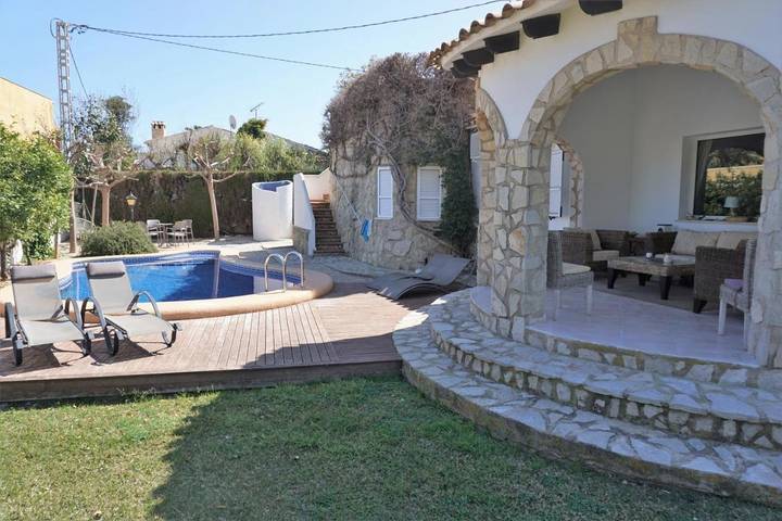 Ferienhaus für 4 Personen, mit Balkon und Terrasse sowie Garten und Pool in els Poblets