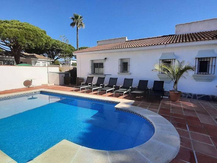 Location de vacances pour 6 personnes, avec terrasse ainsi que piscine et jardin, animaux acceptés à Roche - 2