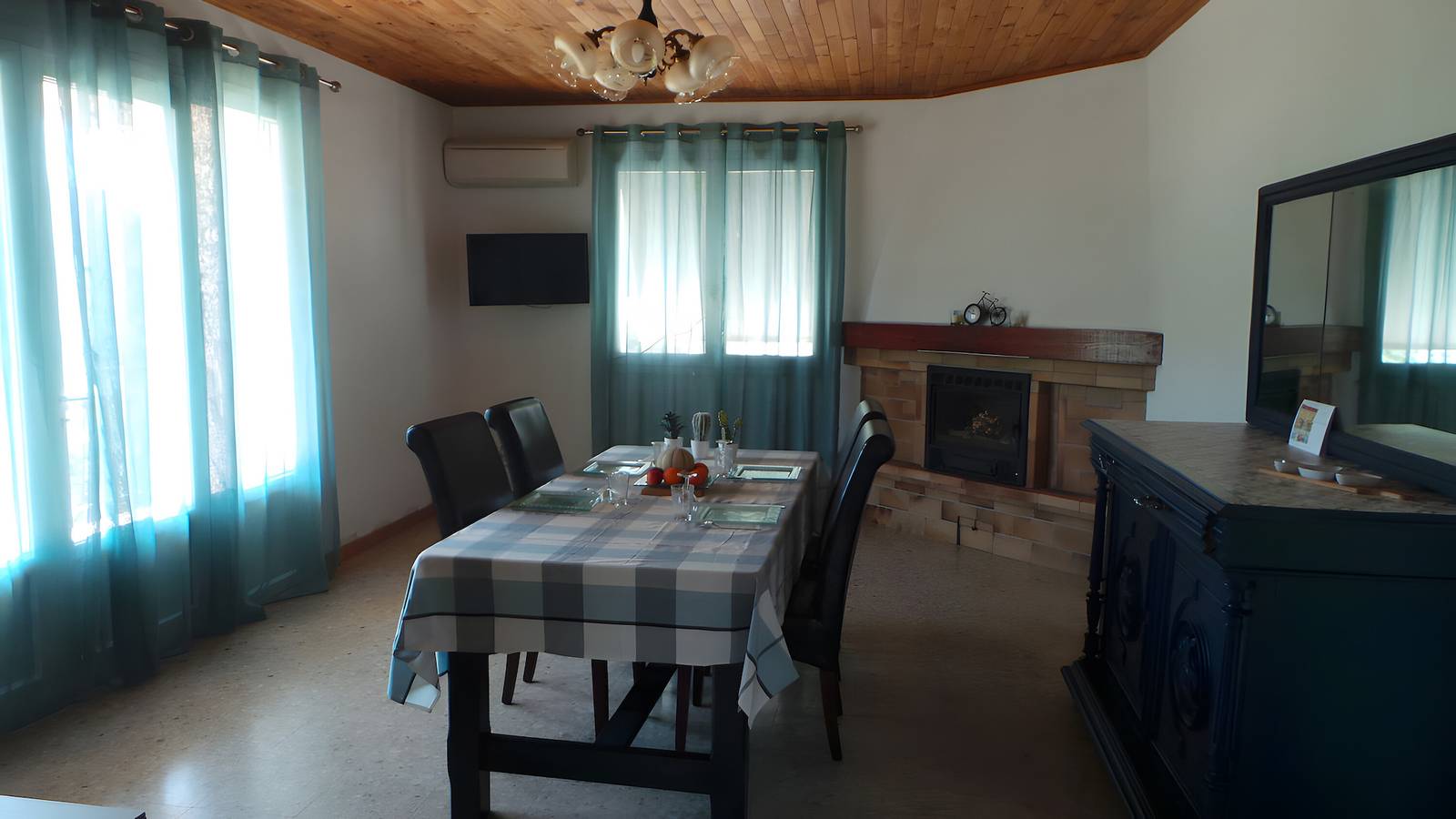 Maison de Vacances 'Le Petit Tilleul' avec Vue sur la Montagne, Wi-Fi et Climatisation in Condorcet, Région de nyons