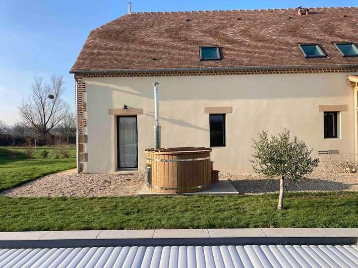 Location de vacances pour 8 personnes, avec terrasse et piscine ainsi que vue et jardin dans Couzon - 4