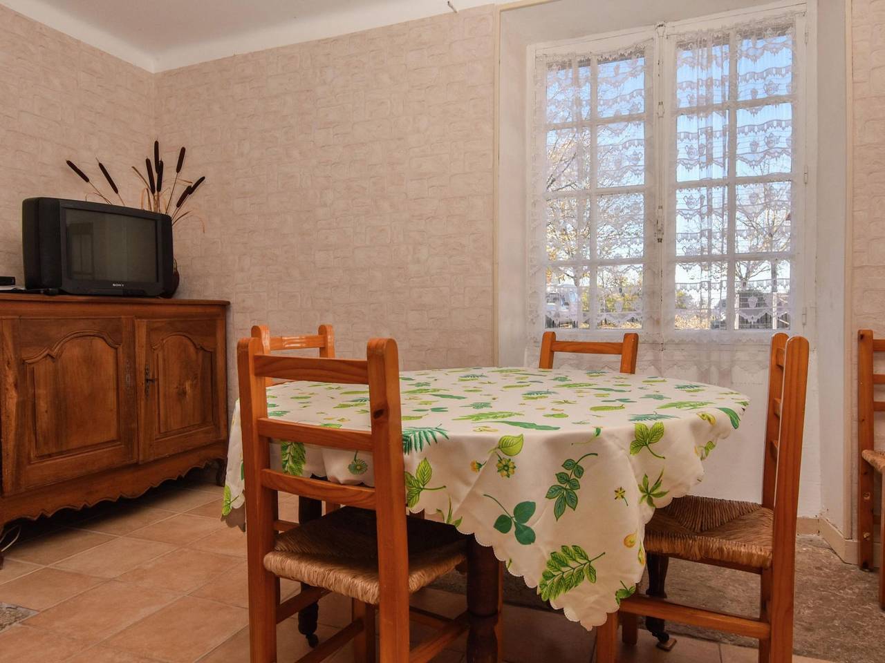 Holiday Home in Montfaucon with Fenced Garden, Terrace, Bbq in Montfaucon (Lot), Quercy