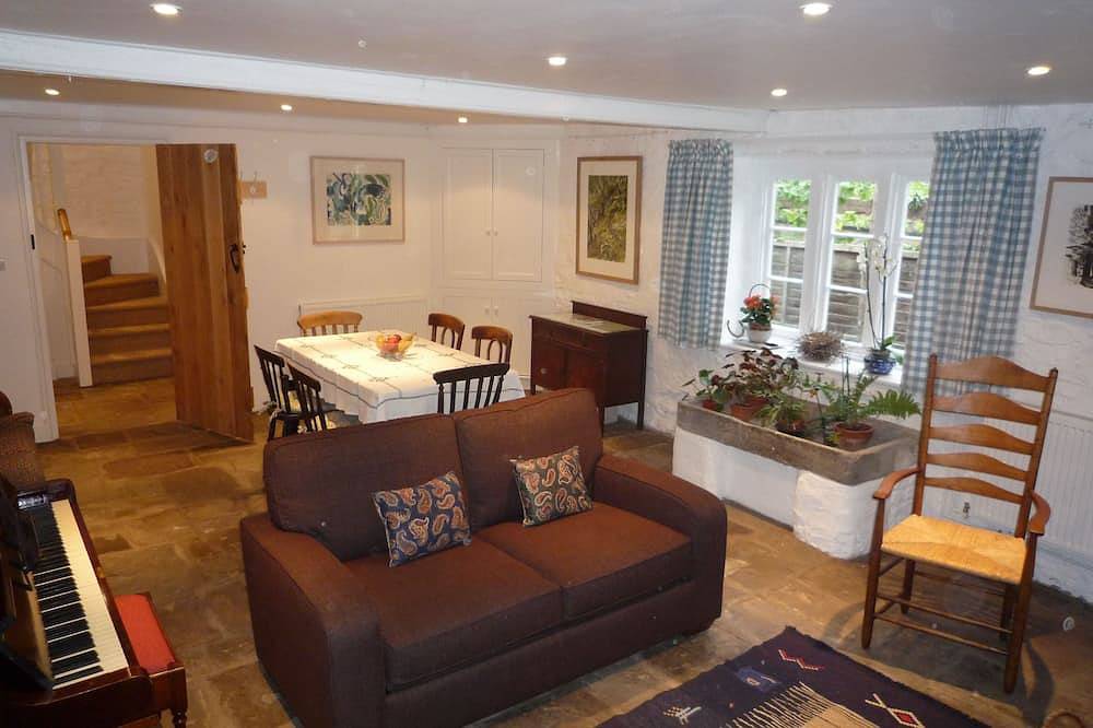 Lovely barn conversion in rural setting 3 miles from the centre of Bristol in Bristol, South West England