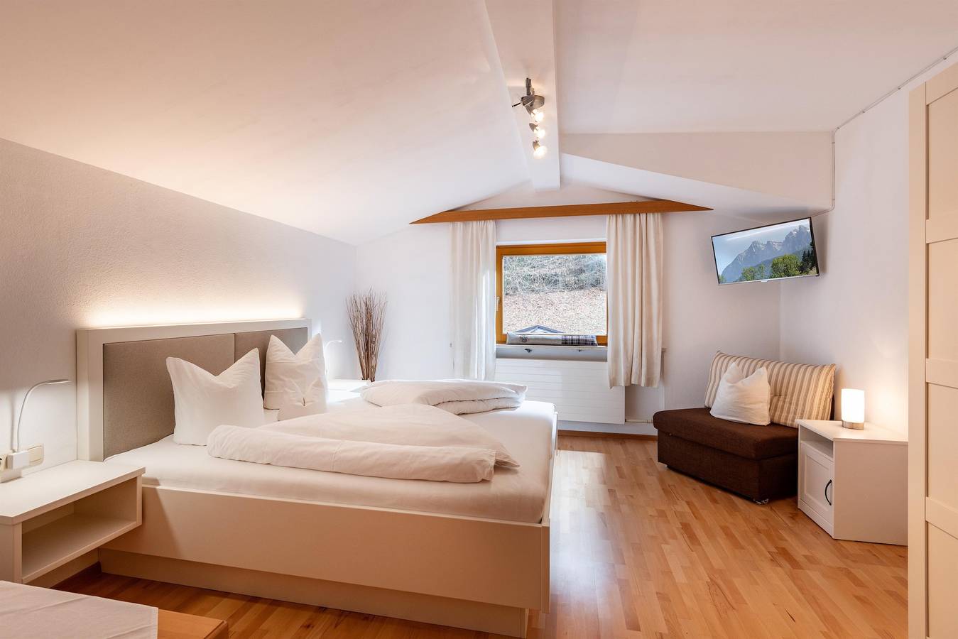 Ganze Ferienwohnung, Dz mit Dusche/Wc, Tv, Balkon oder Dachterrasse in Kössen, Kaiserwinkl