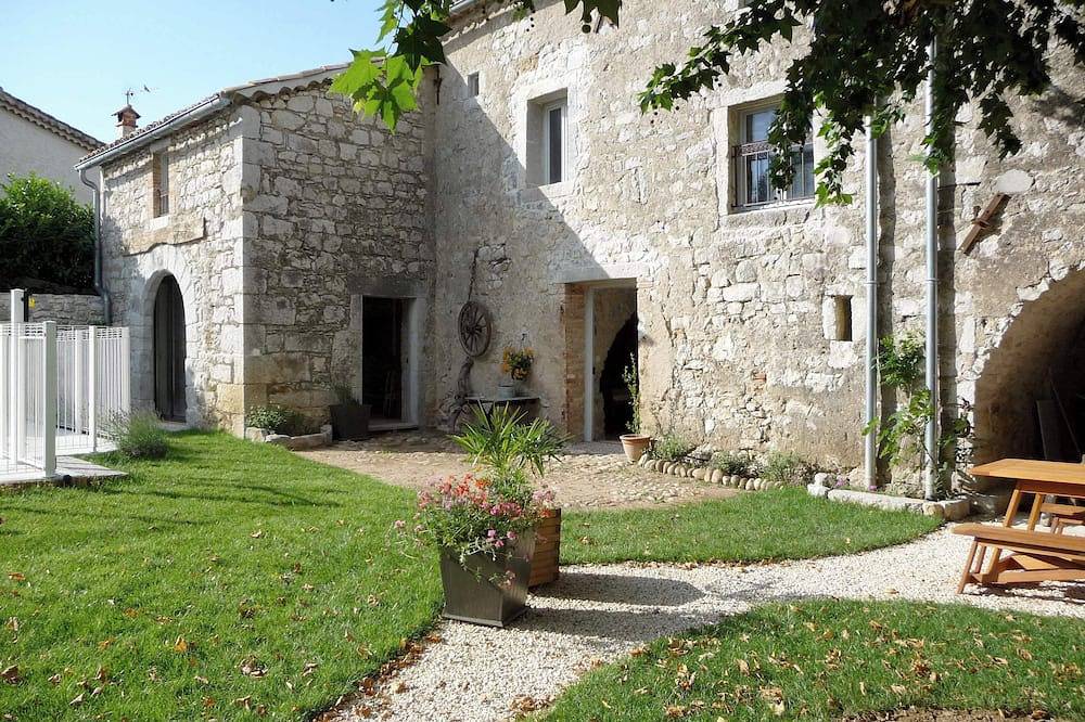 Le Mas des Bignones - masía provenzal con piscina - Jardín cerrado - Sur Ardeche. in Saint-Alban-Auriolles, Ardèche